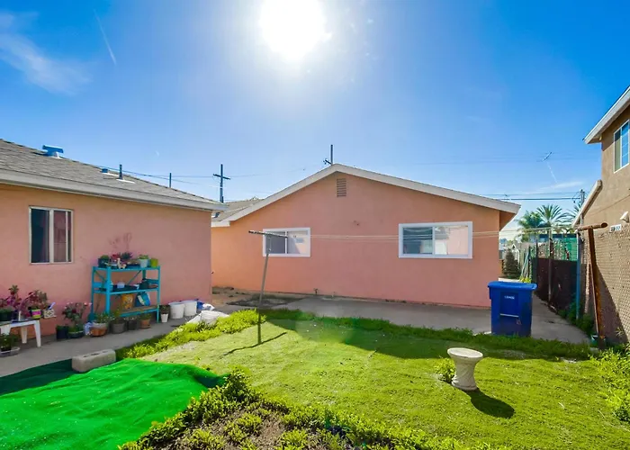 Entire Lovely 3-Bedroom Home W Yard, Parking