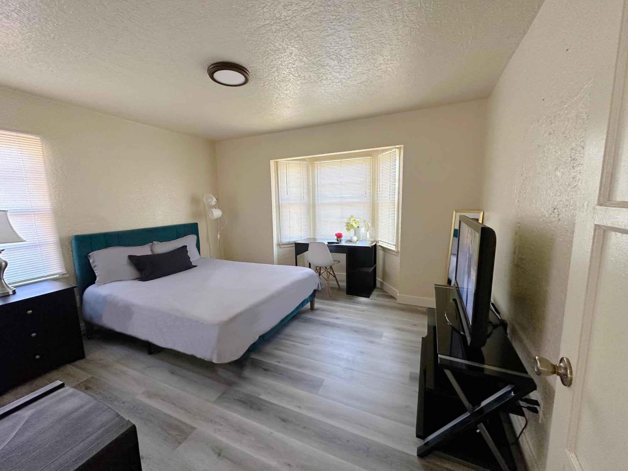 Entire Lovely 3-bedroom W Yard, Parking Chula Vista