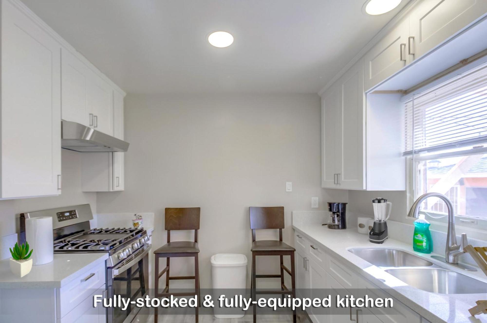 Entire Lovely 3-bedroom W Yard, Parking Holiday home